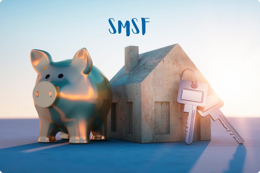 SMSF wording on top of a gold shiny piggy bank, timber block house and house keys